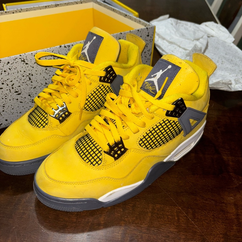 Air Jordan 4 Retro Lightning 2021 Style Sneakers Size 10 CT8527-700